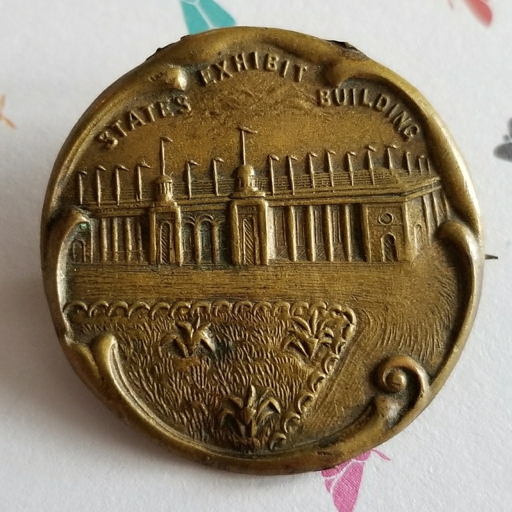 Relisted- Vintage World Fair States Exhibit brooch old gold - Picture 2 of 7
